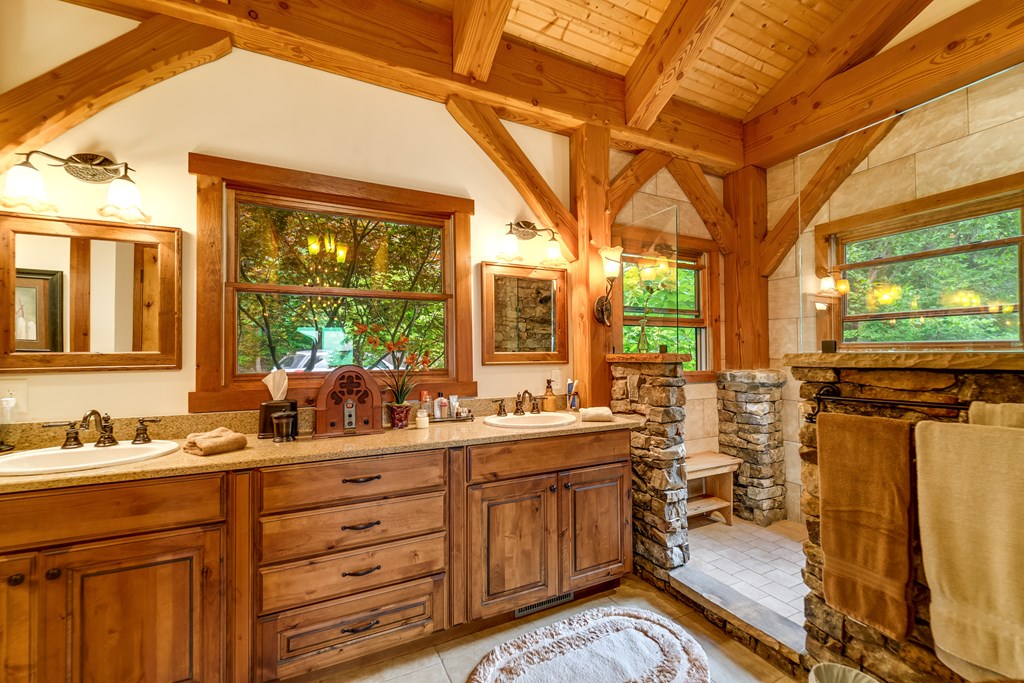Franklin, North Carolina, 28734, United States, 3 Bedrooms Bedrooms, ,5 BathroomsBathrooms,Residential,Active,2043448