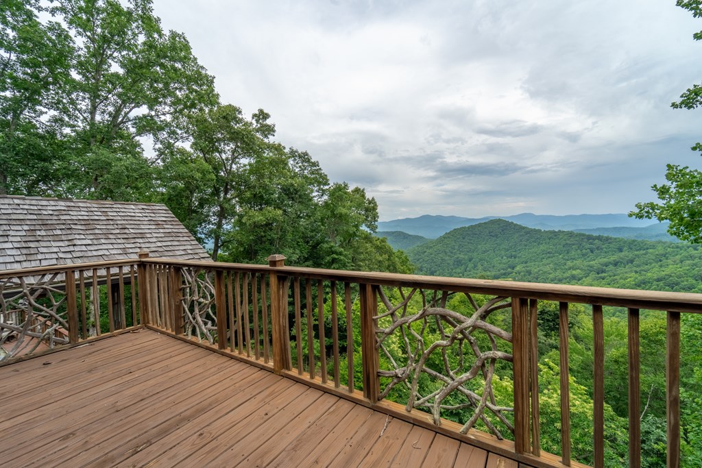 Franklin, North Carolina, 28734, United States, 3 Bedrooms Bedrooms, ,5 BathroomsBathrooms,Residential,Active,2043448
