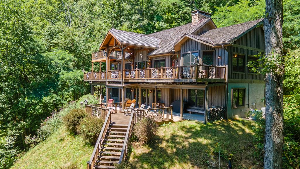 Franklin, North Carolina, 28734, United States, 3 Bedrooms Bedrooms, ,5 BathroomsBathrooms,Residential,Active,2043448