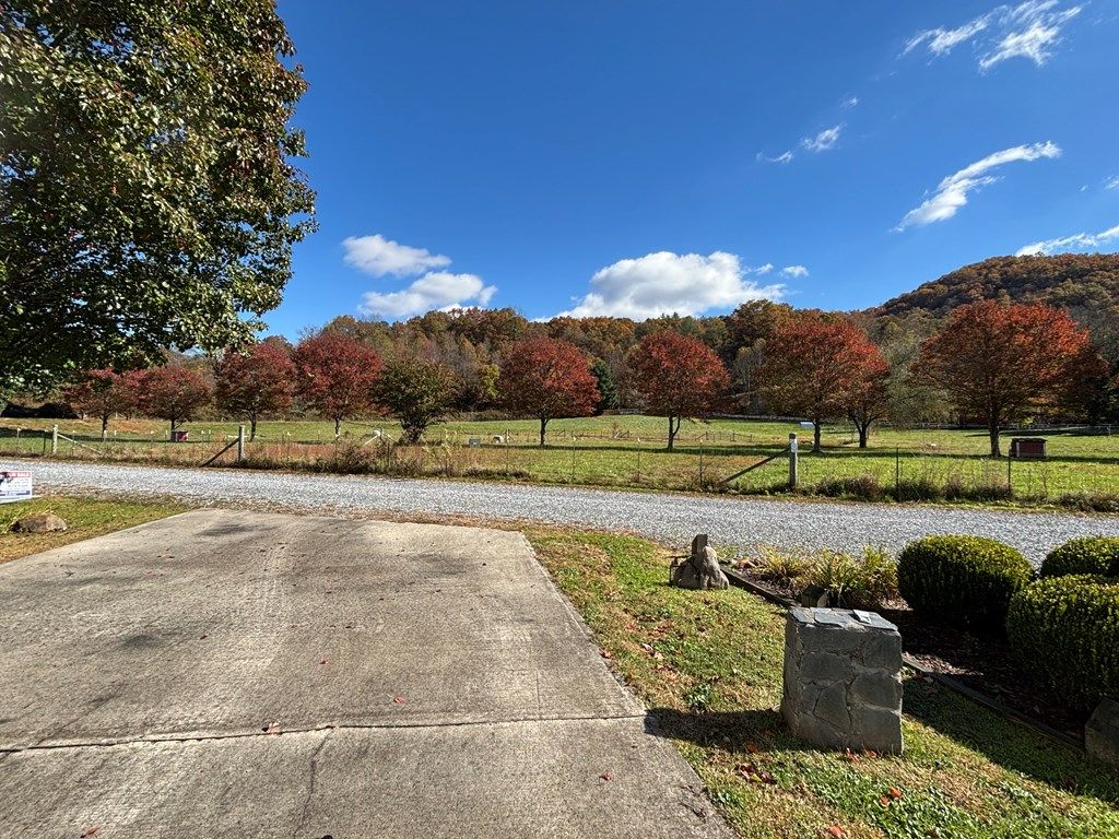 Photo of 50 Timber Leaf Dr #9 Dr, Sylva, NC 28779 (MLS # 26042580)