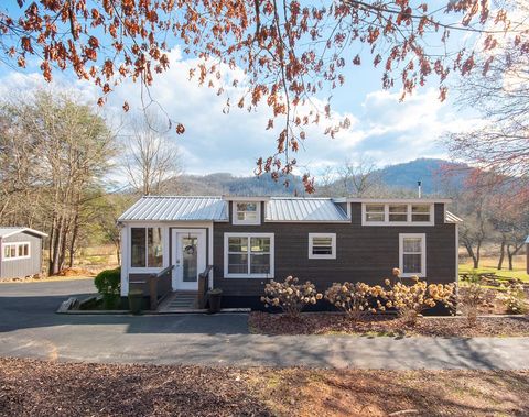 Photo of 3540 Rose Creek Rd, Franklin, NC 28734 (MLS # 26045472)