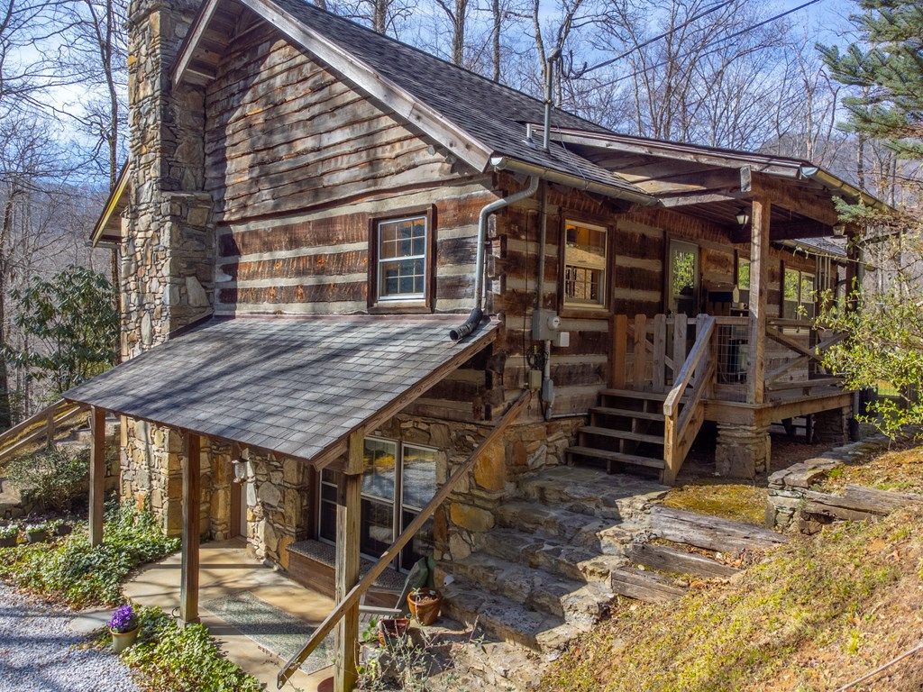 Photo of 149 Big Oak Springs Rd, Sylva, NC 28779 (MLS # 26042266)