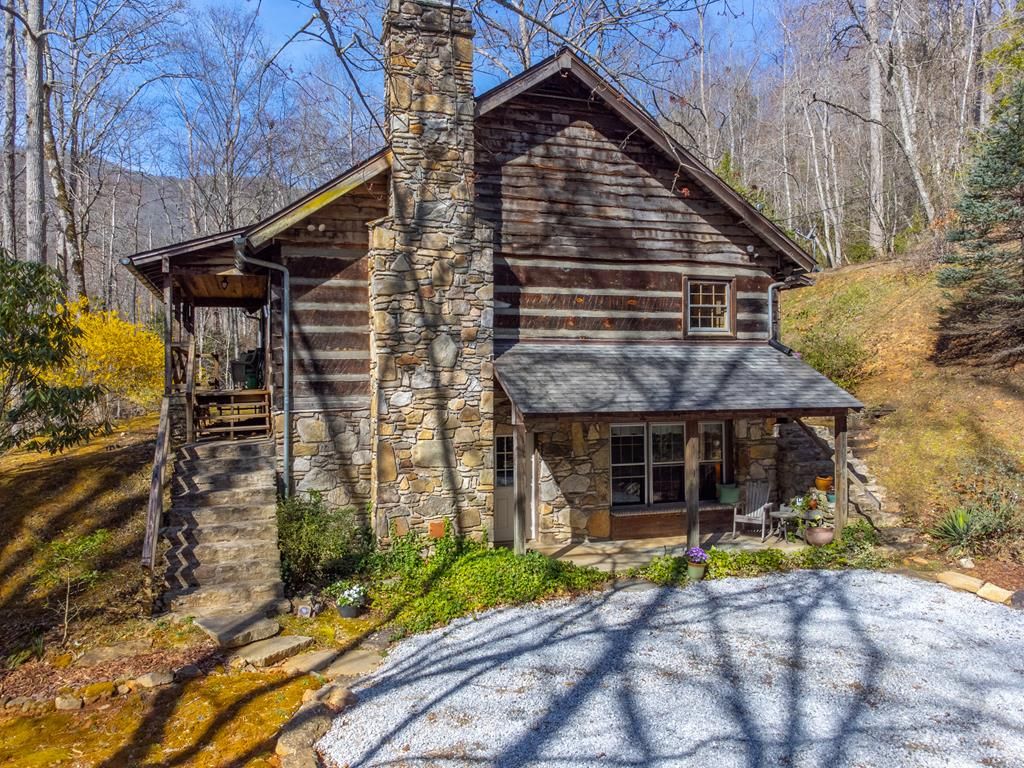 Photo of 149 Big Oak Springs Rd, Sylva, NC 28779 (MLS # 26042266)
