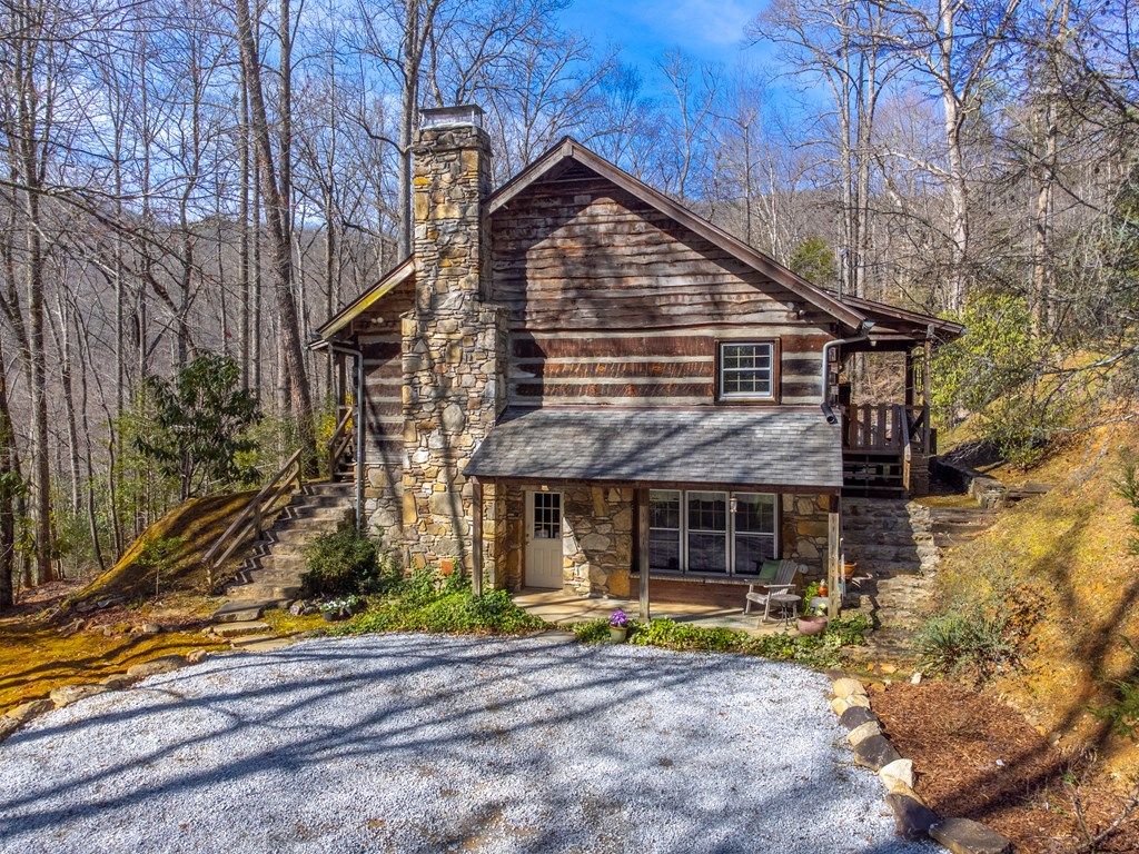 Photo of 149 Big Oak Springs Rd, Sylva, NC 28779 (MLS # 26042266)