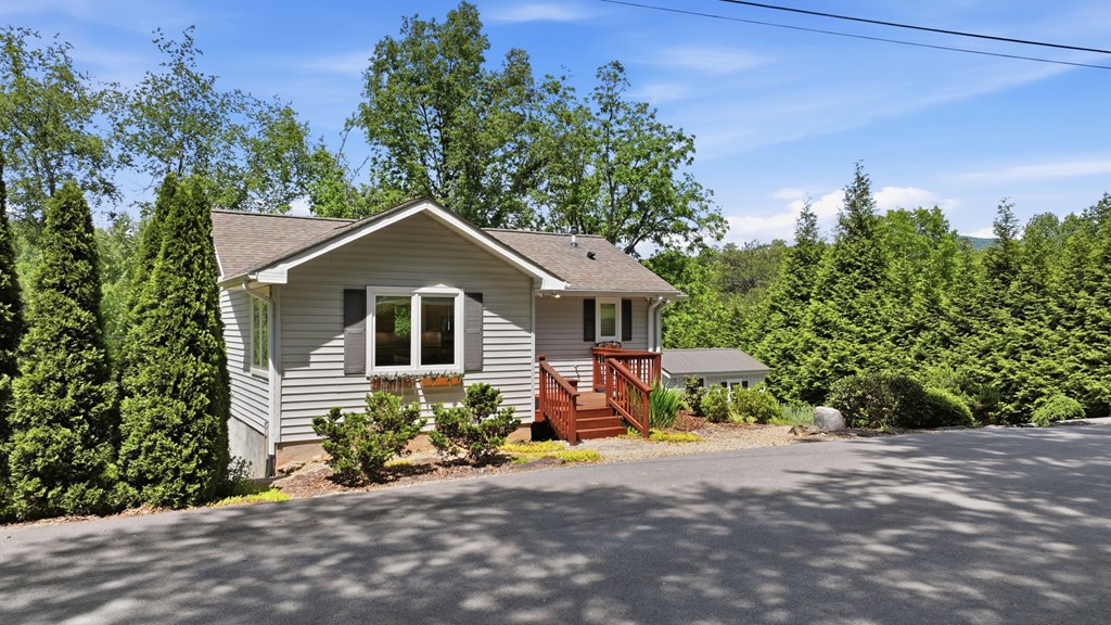 129 Hollyview Circle