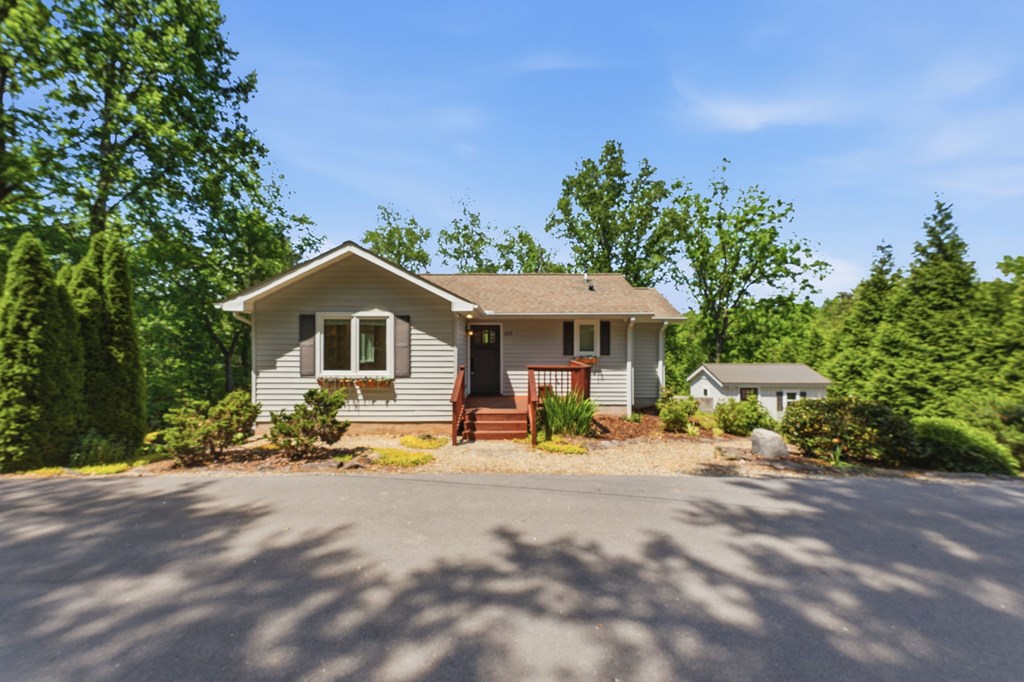 129 Hollyview Circle