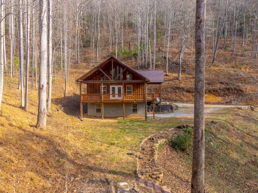 Photo of 708 Thornhill Dr, Sylva, NC 28779 (MLS # 26042841)