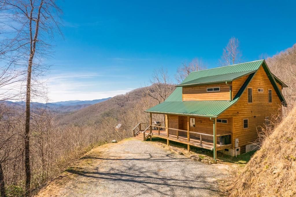 Photo of 102 Majestic Mountain View, Bryson City, NC 28713 (MLS # 26046742)