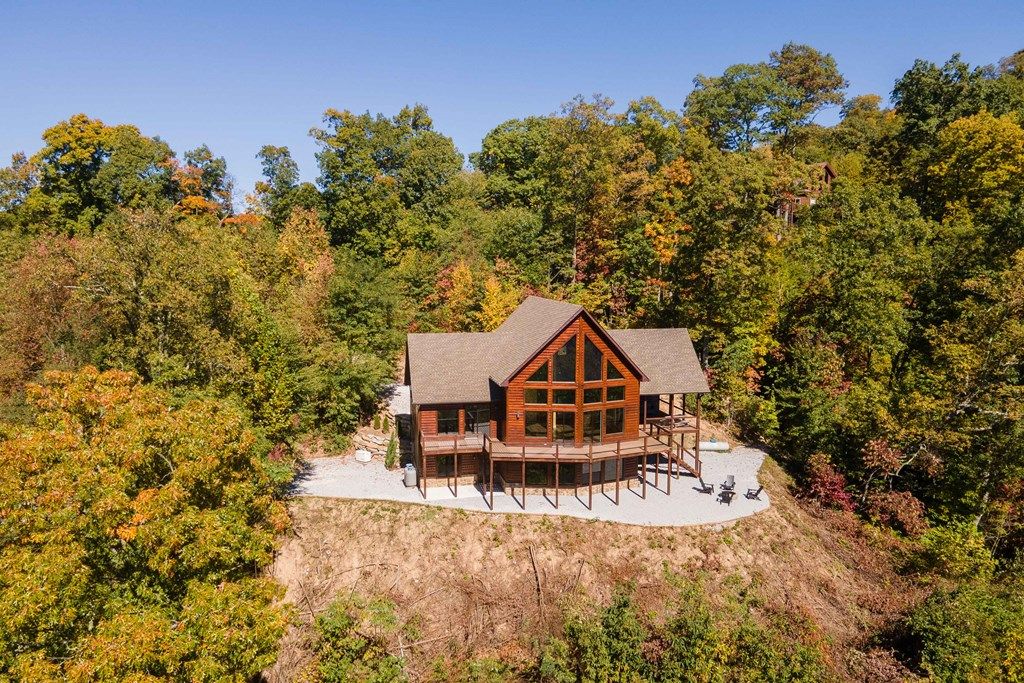 Photo of 92 Cherahala Ln, Bryson City, NC 28713 (MLS # 26042553)