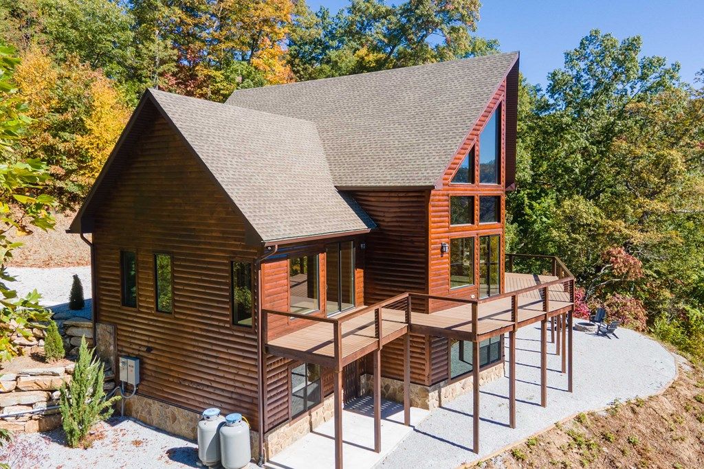 Photo of 92 Cherahala Ln, Bryson City, NC 28713 (MLS # 26042553)