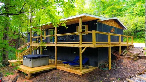 Photo of 314 Mcdonald Rd, Franklin, NC 28734 (MLS # 26042951)