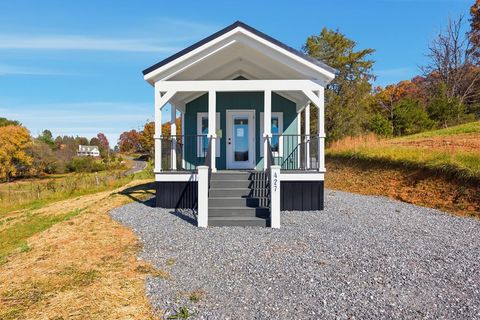 Photo of 527 Saunders Rd. Lot #2 Rd, Franklin, NC 28734 (MLS # 26047313)
