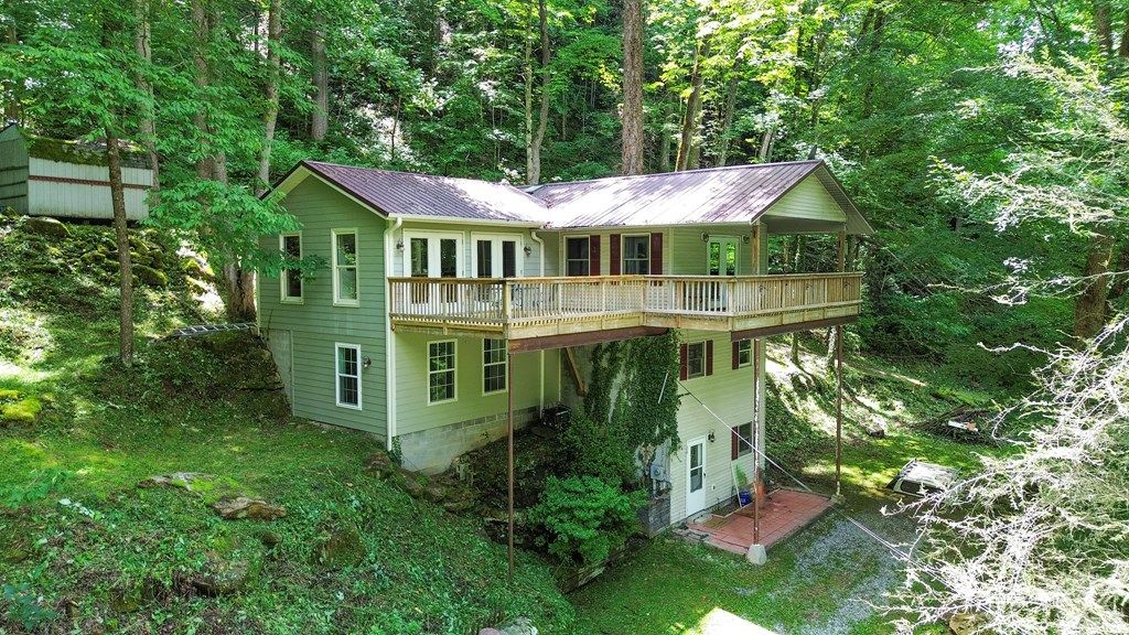 Photo of 88 Vistawilla Dr, Glenville, NC 28736 (MLS # 26041628)