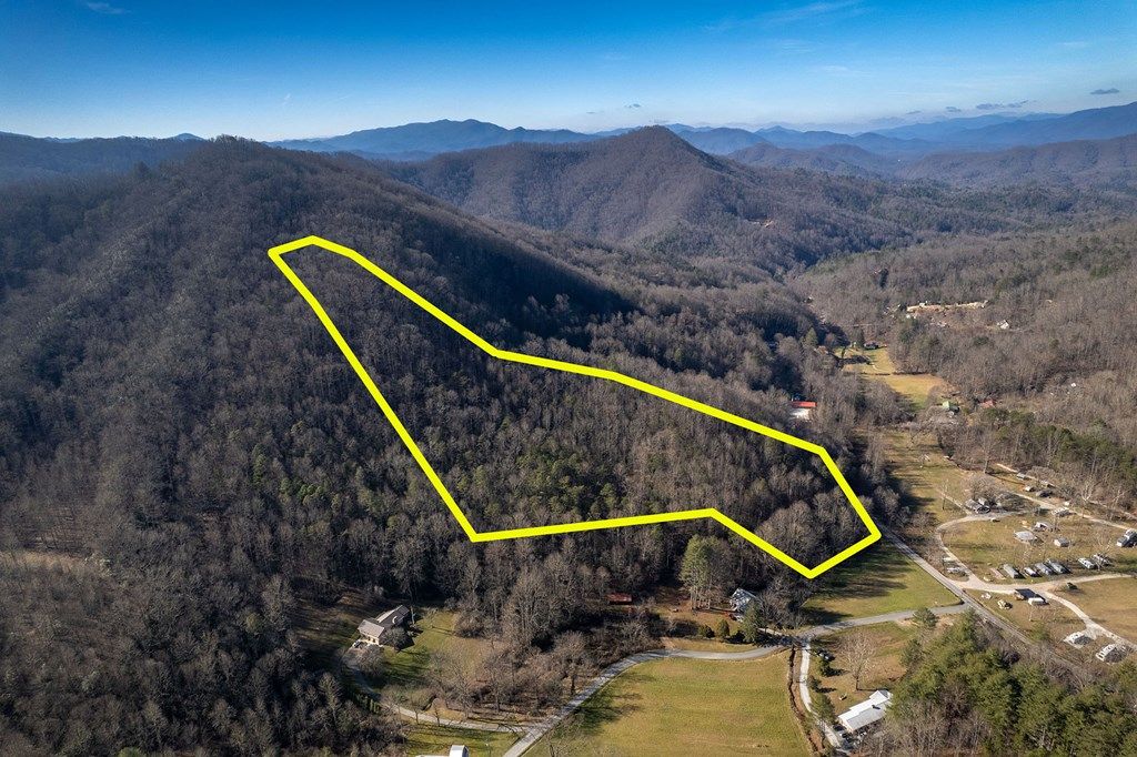 Photo of 70 Earls Rd, Bryson City, NC 28713 (MLS # 26042969)
