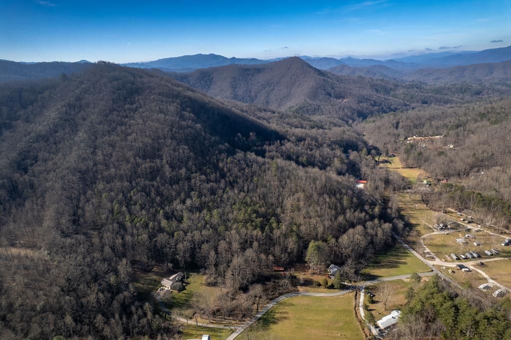 Photo of 70 Earls Rd, Bryson City, NC 28713 (MLS # 26042969)
