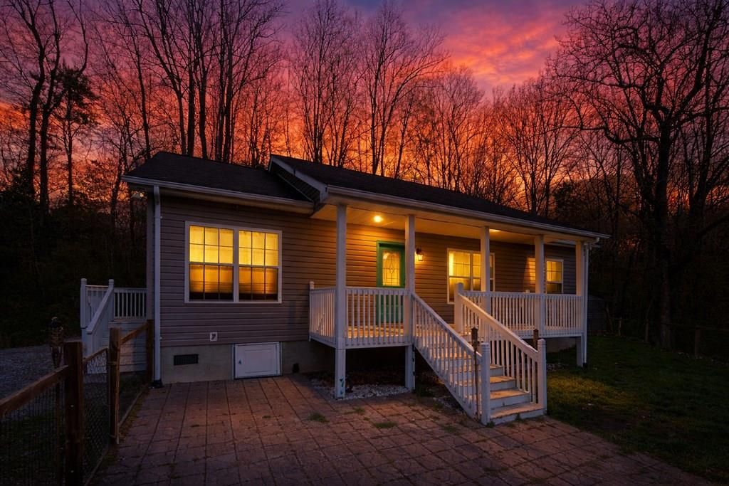 Photo of 138 Elm St, Sylva, NC 28779 (MLS # 26046772)