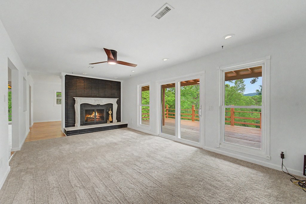 440 Lakeshore Dr
