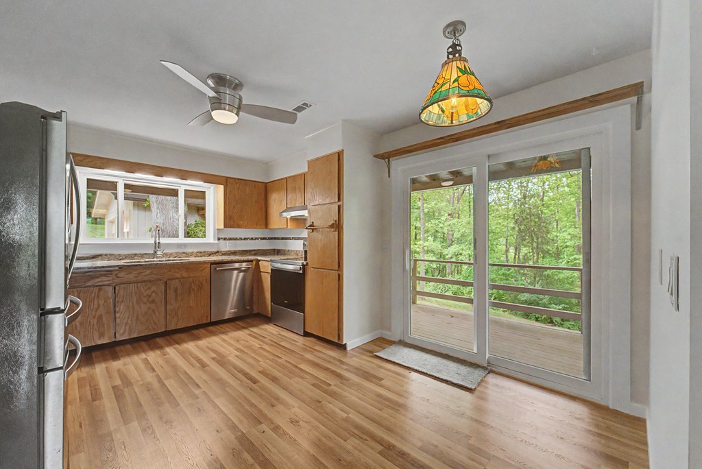 440 Lakeshore Dr