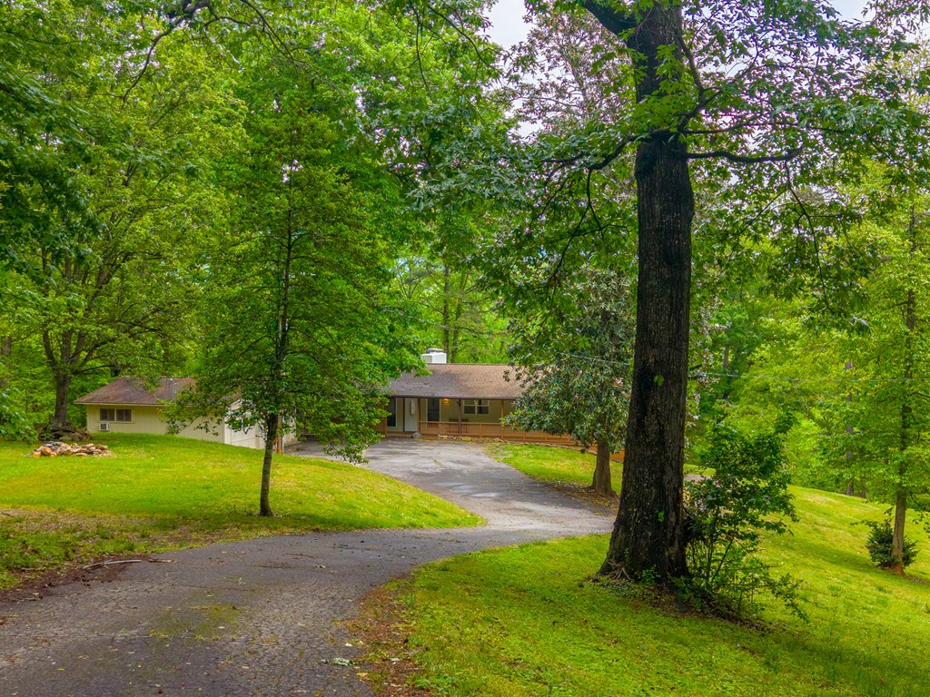 440 Lakeshore Dr