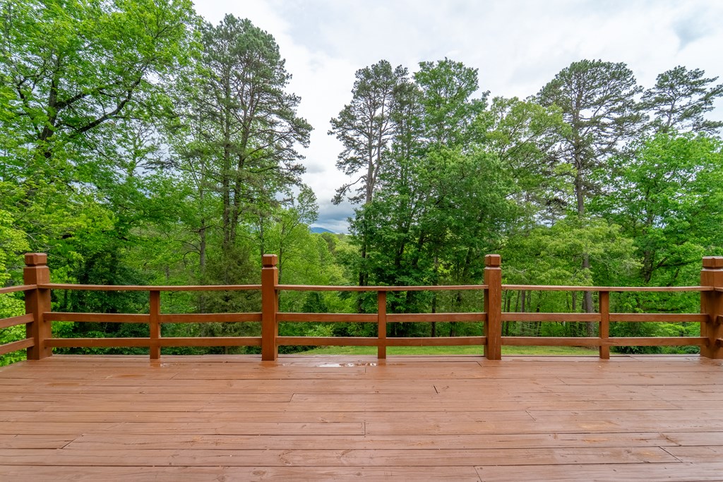 440 Lakeshore Dr