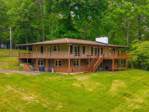 Photo of 440 Lakeshore Dr, Franklin, NC 28734 (MLS # 26047199)