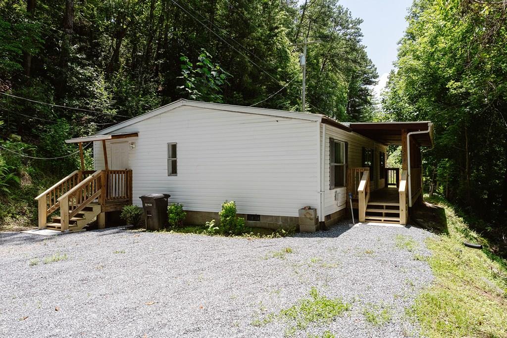 Photo of 110 Sunflower Ridge, Whittier, NC 28789 (MLS # 26047813)