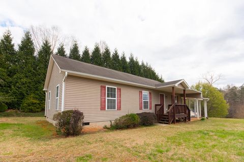 Photo of 50 Rolling Meadows Dr, Franklin, NC 28734 (MLS # 26046806)