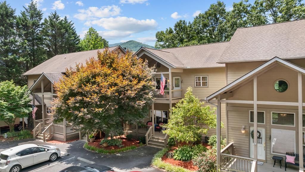 Photo of 120 White Oak Pointe #4, Whittier, NC 28789 (MLS # 26041682)