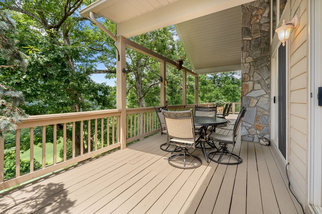 Whittier, North Carolina 28789, United States, 2 Bedrooms Bedrooms, ,2 BathroomsBathrooms,Residential,Active,179443