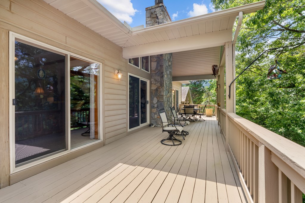 Whittier, North Carolina 28789, United States, 2 Bedrooms Bedrooms, ,2 BathroomsBathrooms,Residential,Active,179443