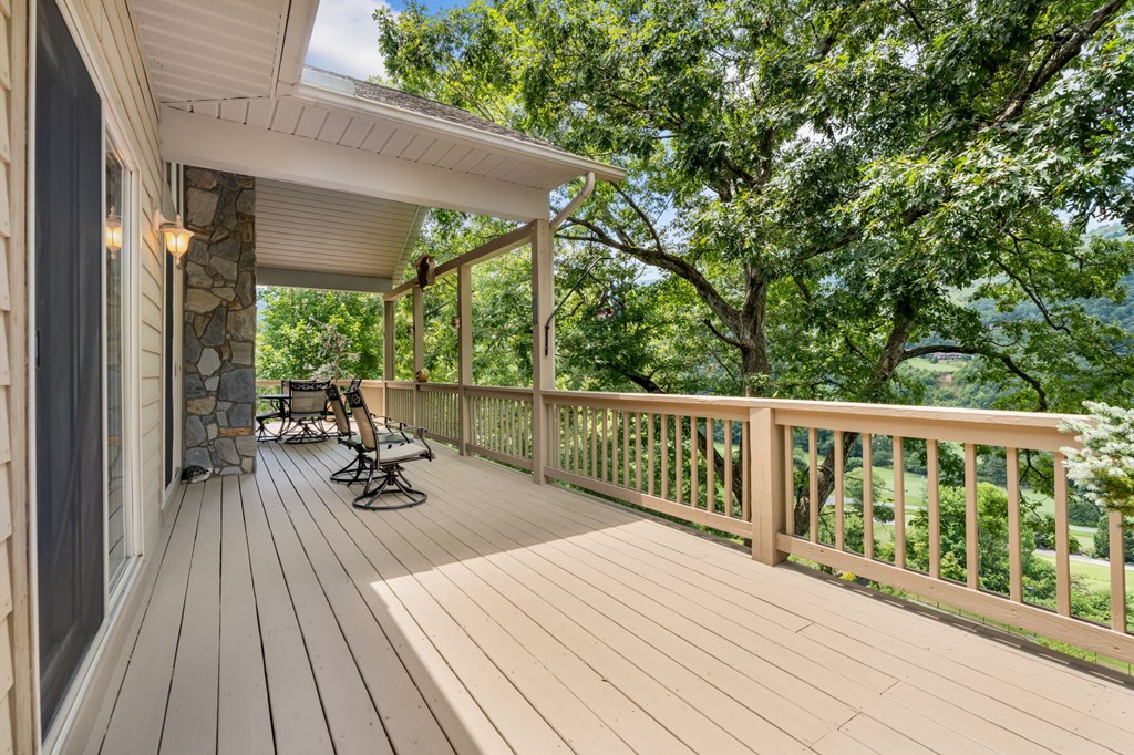 Whittier, North Carolina 28789, United States, 2 Bedrooms Bedrooms, ,2 BathroomsBathrooms,Residential,Active,179443