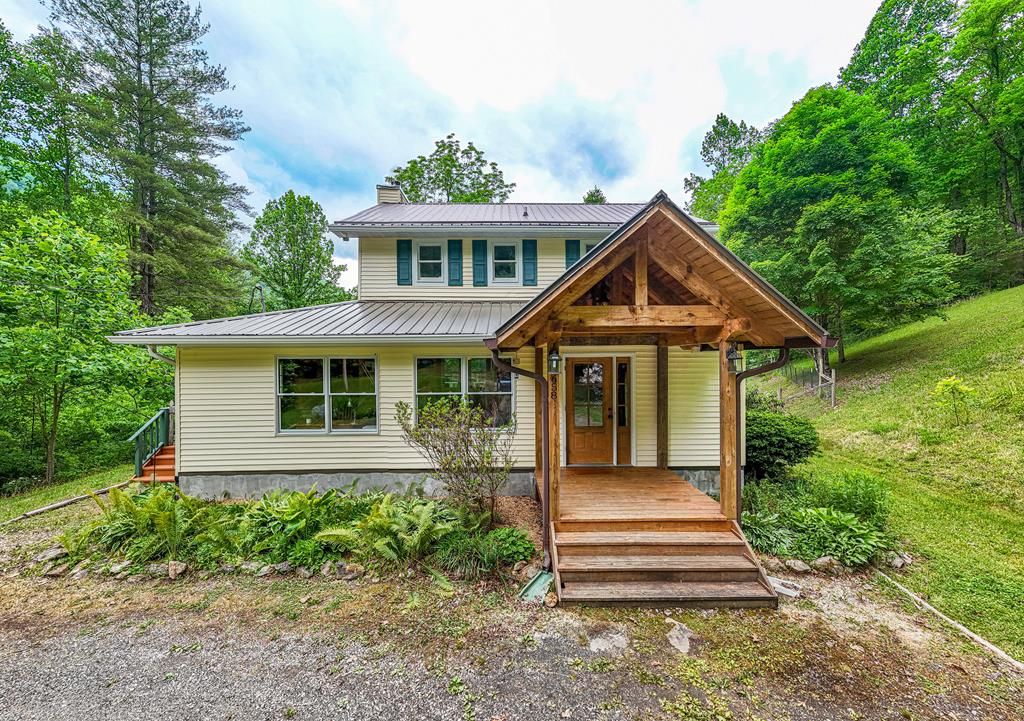 Photo of 658 Tilley Creek Rd, Cullowhee, NC 28723 (MLS # 26047349)
