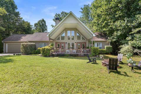Photo of 220 Heathwood Ln, Franklin, NC 28734 (MLS # 26048096)