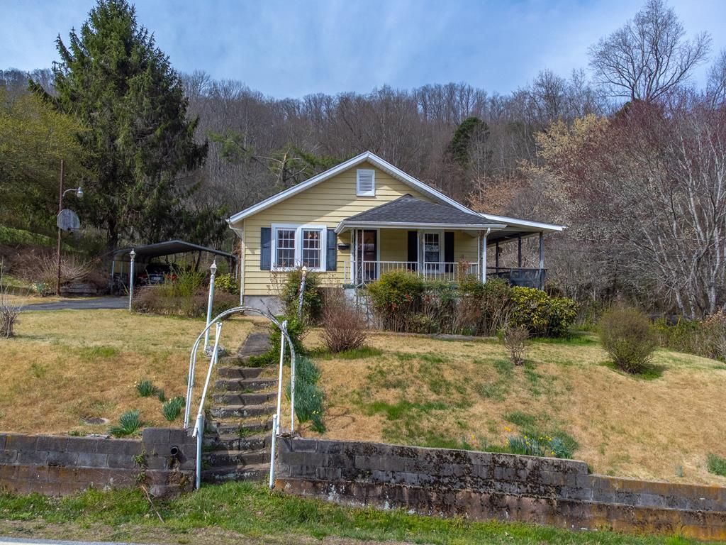 Photo of 318 Sunrise Park, Sylva, NC 28779 (MLS # 26046709)