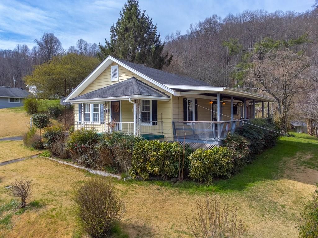 Photo of 318 Sunrise Park, Sylva, NC 28779 (MLS # 26046709)