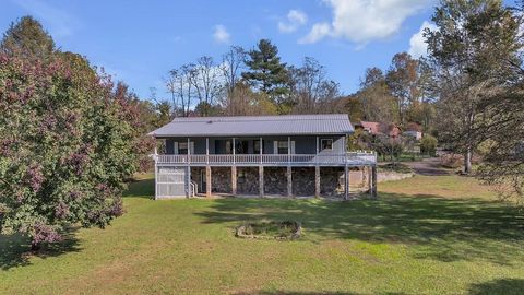 Photo of 54 S Old Prentiss Road, Franklin, NC 28734 (MLS # 26042521) Photo of 54 S Old Prentiss Road, Franklin, NC 28734 (MLS # 26042521)