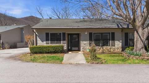 Photo of 15 Plum Tree Ln, Franklin, NC 28734 (MLS # 26046562)