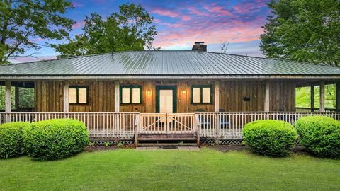 Photo of 860/960 Robbins Rd, Franklin, NC 28734 (MLS # 26046994)