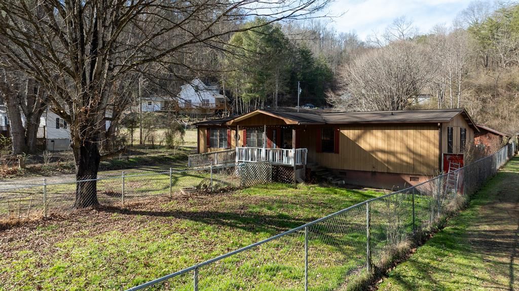 Photo of 120 Conleys Creek Rd, Whittier, NC 28789 (MLS # 26043168)