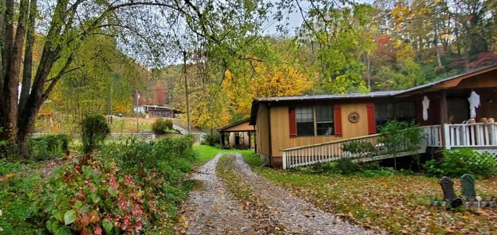 Photo of 120 Conleys Creek Rd, Whittier, NC 28789 (MLS # 26043168)