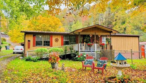 Photo of 120 Conleys Creek Rd, Whittier, NC 28789 (MLS # 26043168)