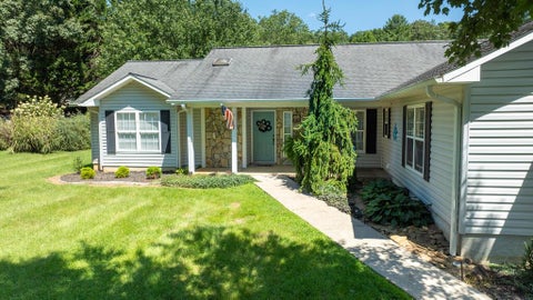Photo of 403 West Coventry Dr, Franklin, NC 28734 (MLS # 26048533)