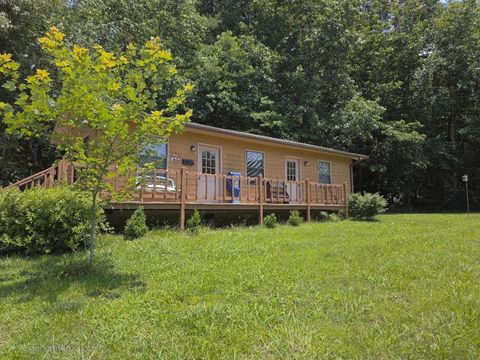 Photo of 2826 Highlands Rd, Franklin, NC 28734 (MLS # 26041330)