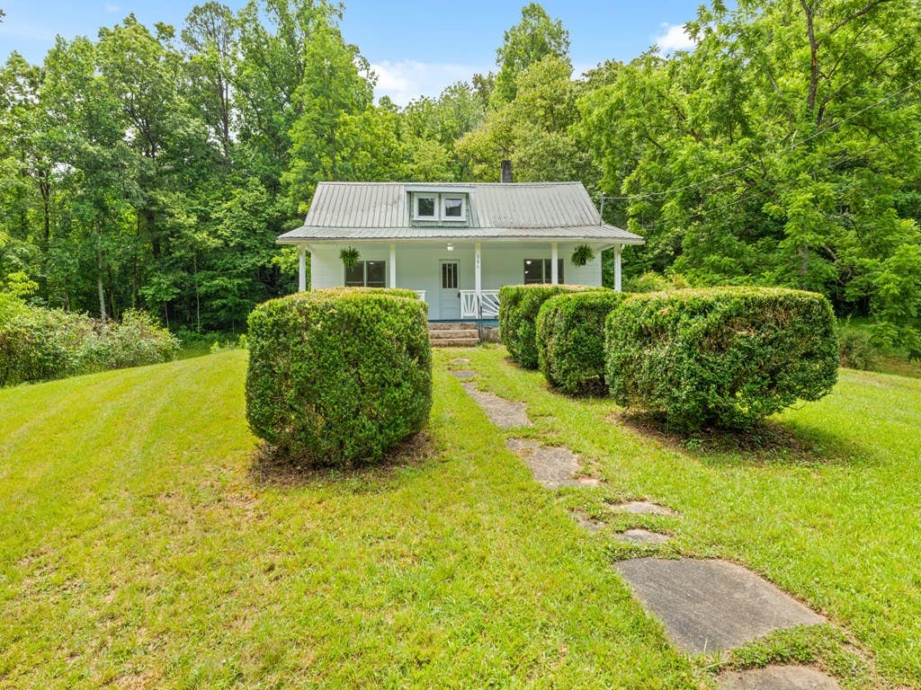 Photo of 586 Olivet Church Rd, Whittier, NC 28789 (MLS # 26047646)