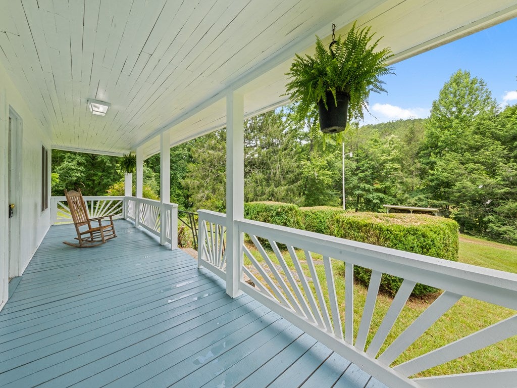 Photo of 586 Olivet Church Rd, Whittier, NC 28789 (MLS # 26047646)