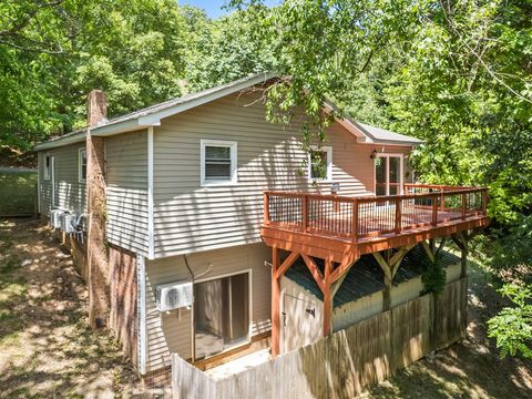 Photo of 157 Highland Terrace, Clyde, NC 28721 (MLS # 26047324)