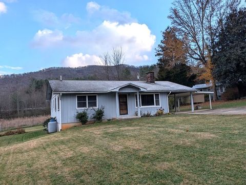 Photo of 256 Bill Dalrymple Rd, Franklin, NC 28734 (MLS # 26042638)