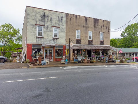 Photo of 153 E. Palmer St, Franklin, NC 28734 (MLS # 26048627)