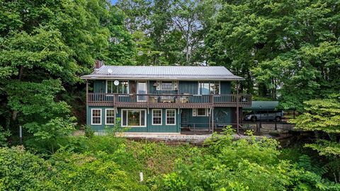 Photo of 1126 Woodland Heights, Franklin, NC 28734 (MLS # 26041604)