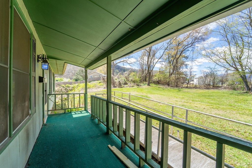 Photo of 21 Queen St, Sylva, NC 28779 (MLS # 26043208)